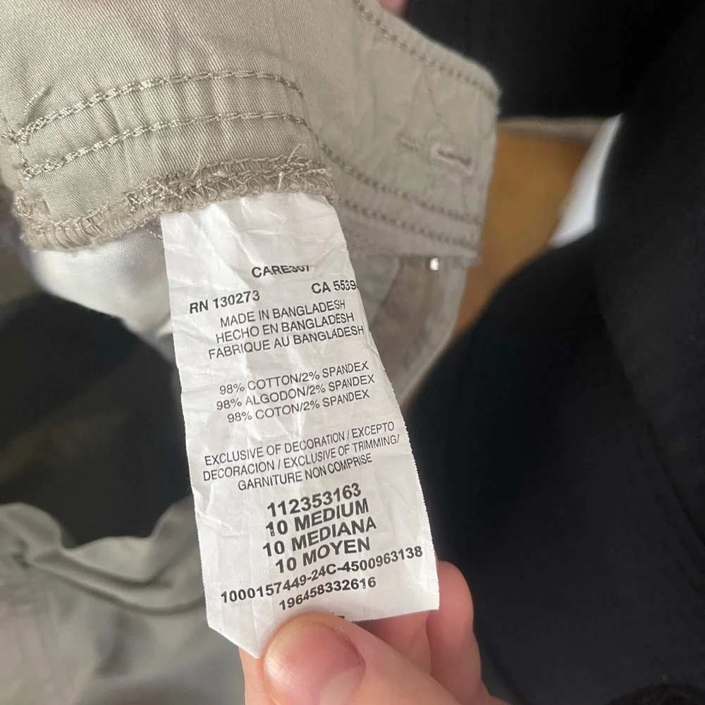 Two pairs Lee Cargo Shorts (one Khaki, one Gray) - Picture 4 of 4